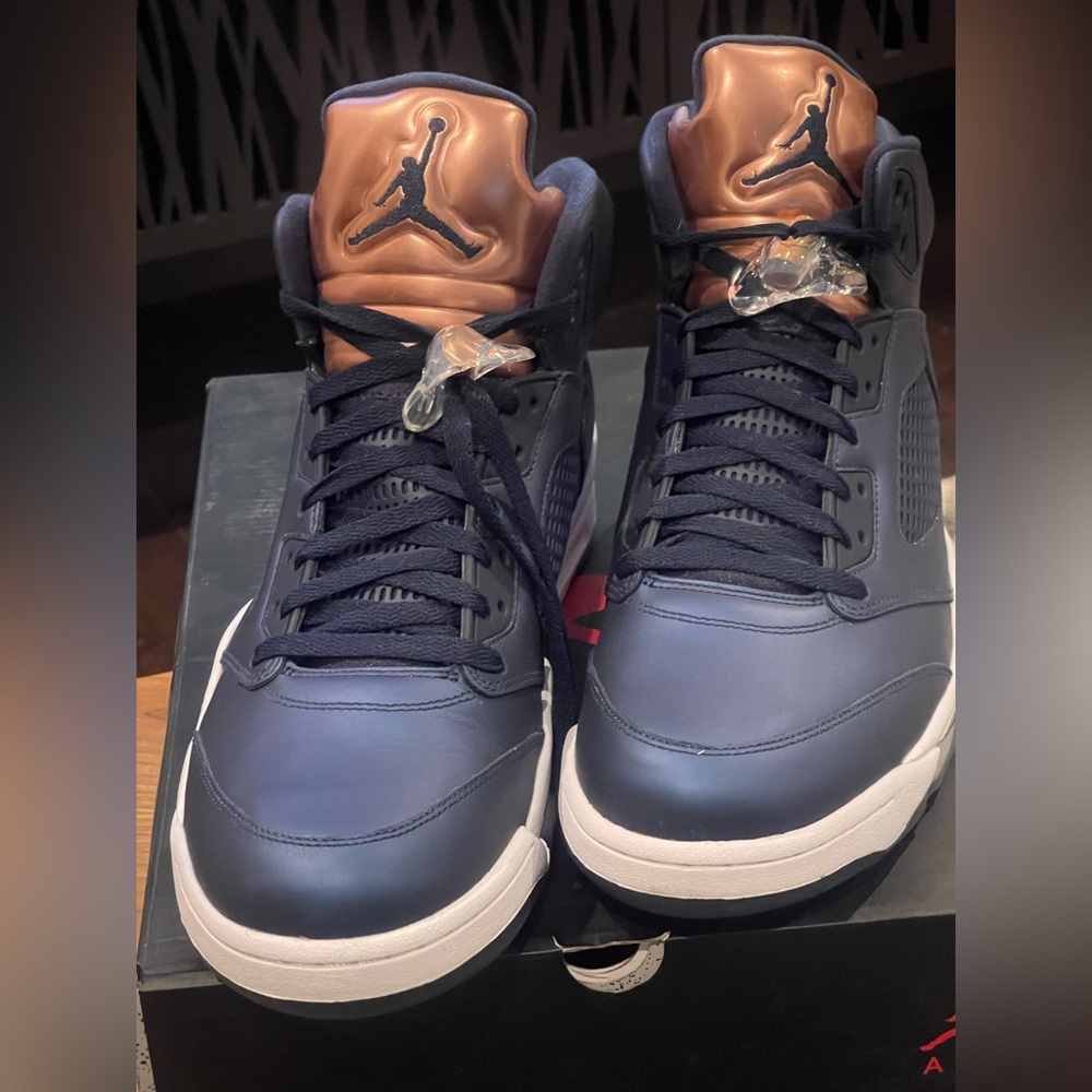 Jordan Men's Navy and Copper Sneakers